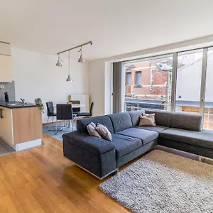 https://bright-cosy-apartment-on-the-riverside-in-the-hiptrendy.hotelsantwerp.net