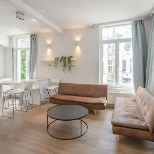 https://light-modern-apartment-in-the-heart-of-antwerp.hotelsantwerp.net